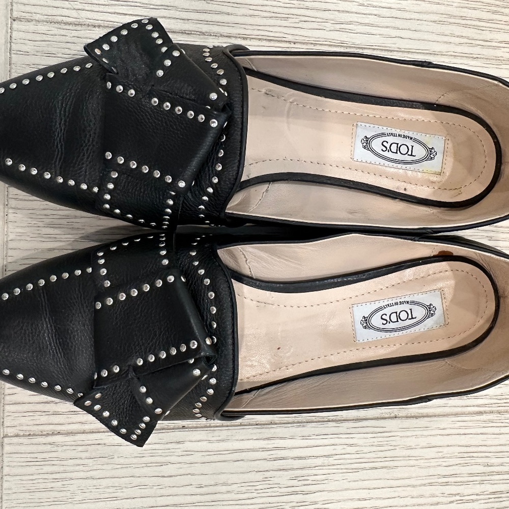 Tod’s studded knot leather flats
